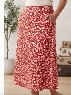 Women’s Red Floral Print Midi Skirt with built in shorts under ( skort )  sz M